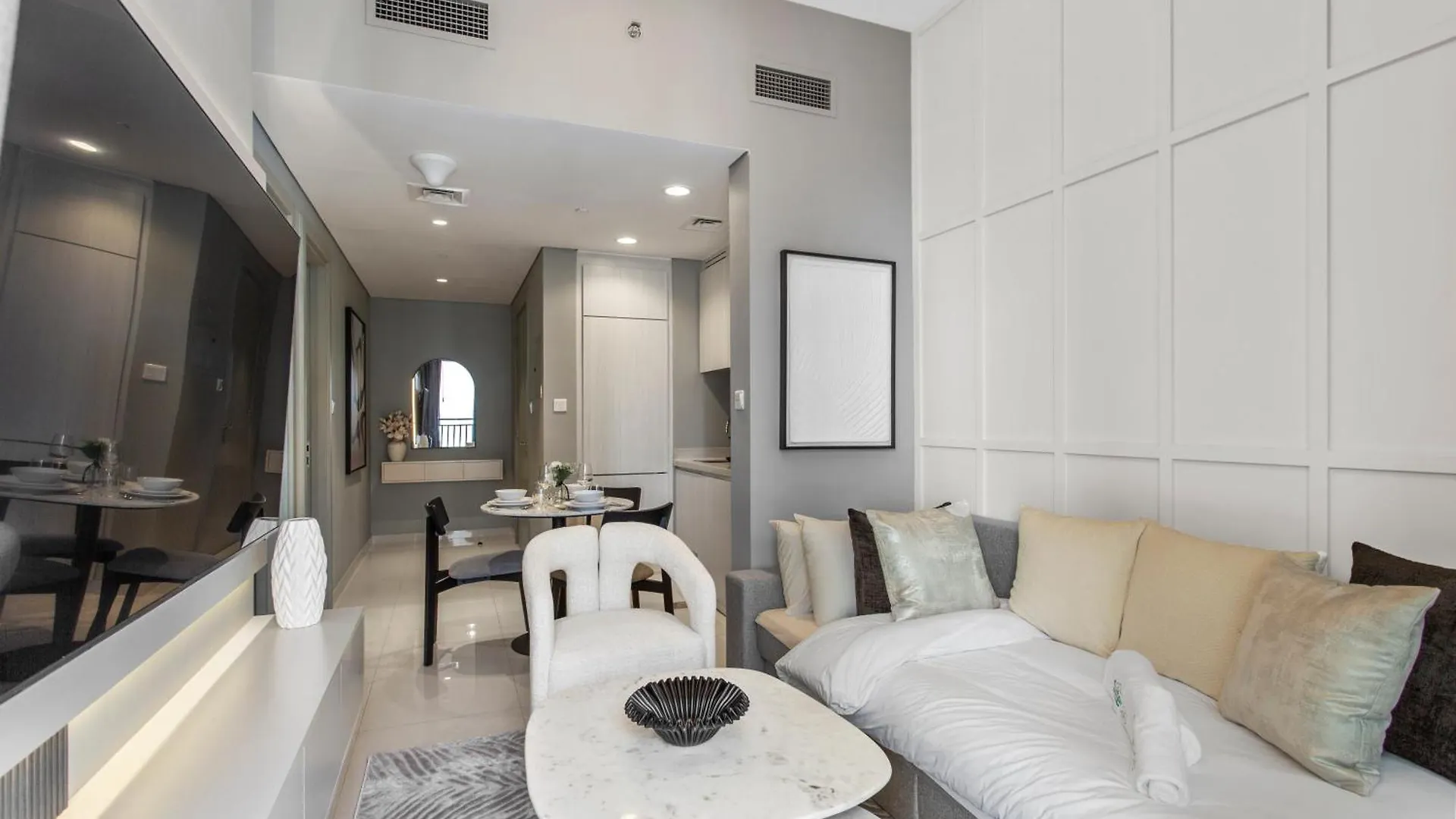 Sleek 1-Bedroom Getaway In Zada Tower Dubai 0*,  United Arab Emirates
