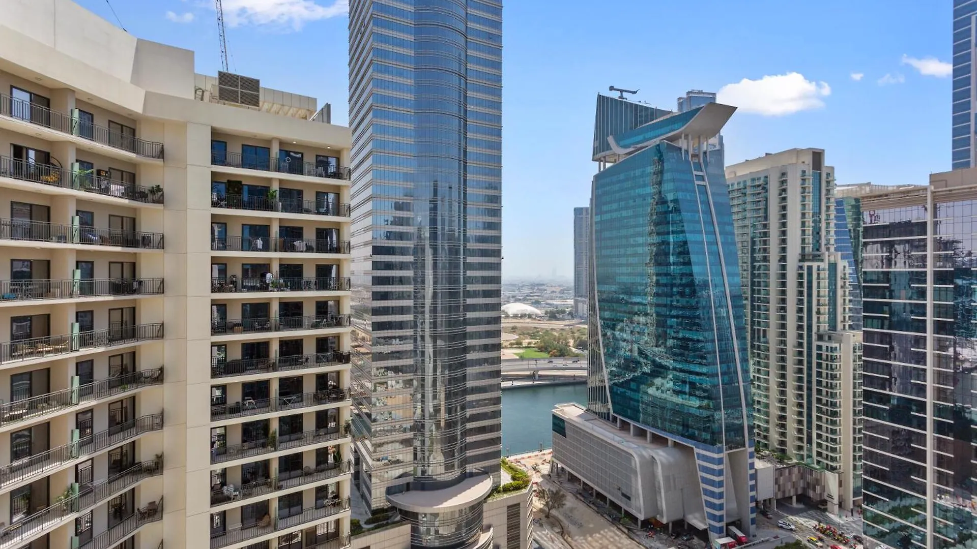 Sleek 1-Bedroom Getaway In Zada Tower Dubai Apartment