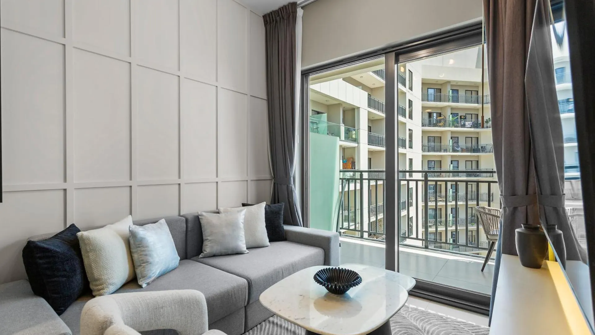 Sleek 1-Bedroom Getaway In Zada Tower Dubai